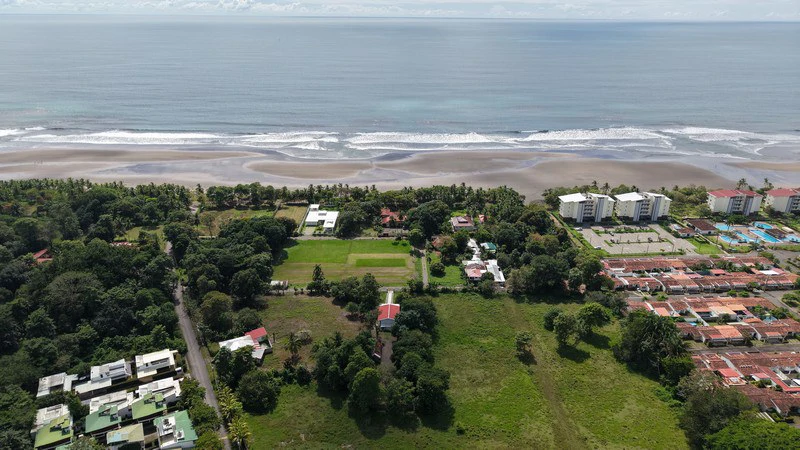 Villa del Mar, one block from the beach in Bejcuo: Fully titled half acre property with 2 level home - Gallery image 5