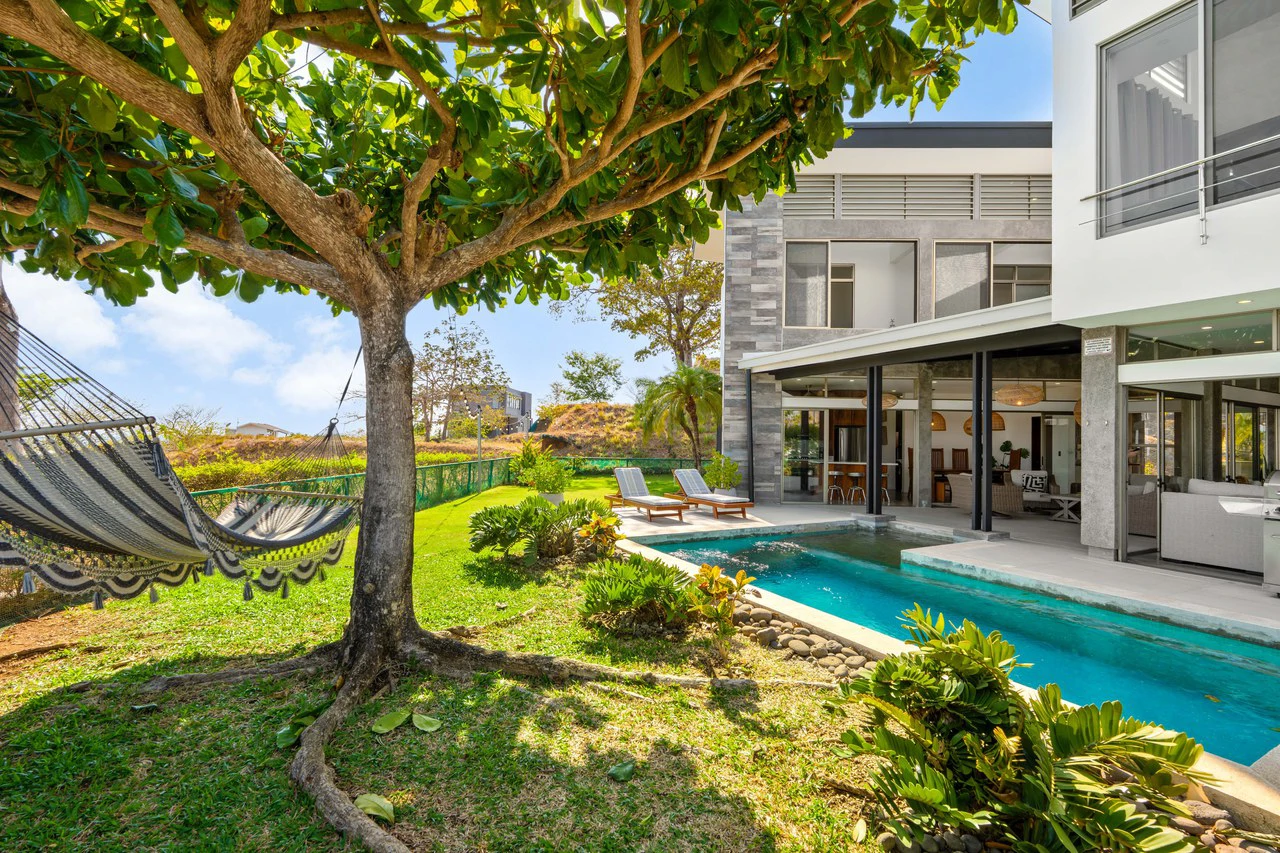 Casa Hijau: Modern Ocean-View Surf Home in Marbella - Gallery image 35