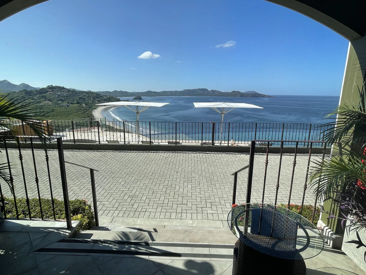 360 Splendor del Pacifico #305: Oceanview Perfection – Just Steps from the Infinity Pool - Gallery image 14