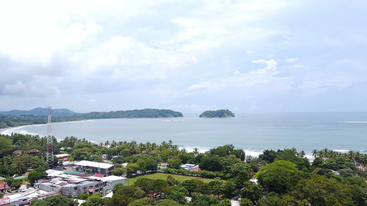 Lote Central Right in the Heart of Samara: Near the Coast Home Construction Site For Sale in Playa Samara - Gallery image 3