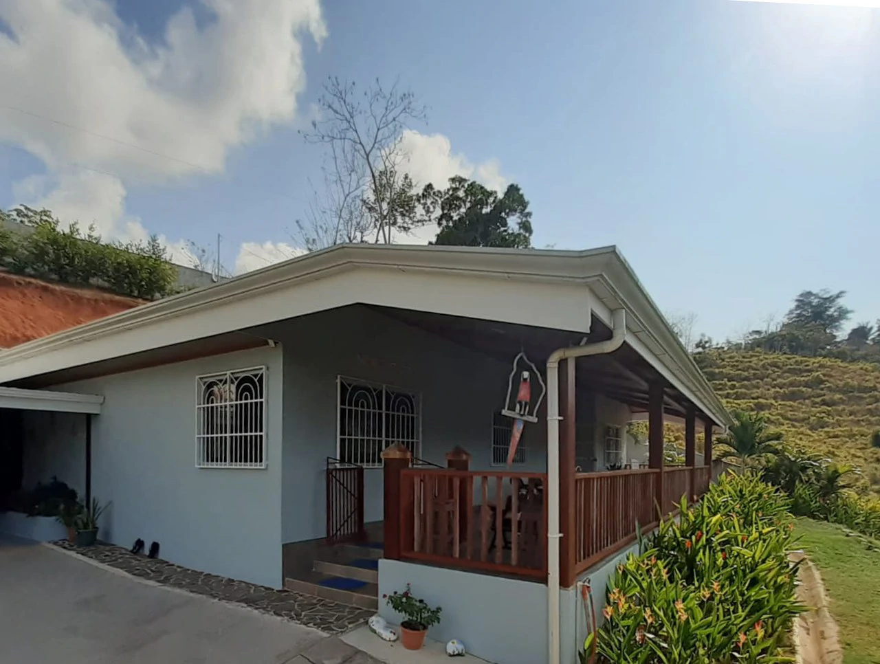 FULLY LANDSCAPED PROPERTY- OCEAN VIEW - Gallery image 7