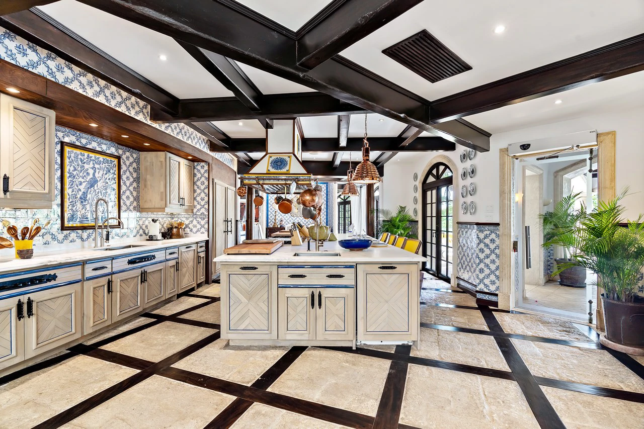 27 Cartagena: Unique Luxury Beachfront Home - Gallery image 3
