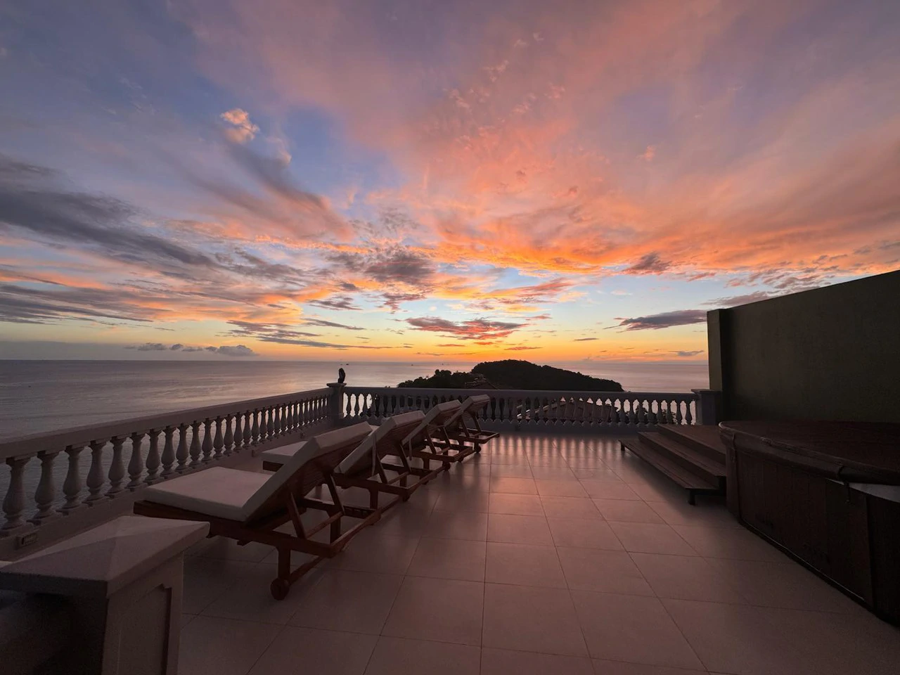 360 Splendor del Pacifico #305: Oceanview Perfection – Just Steps from the Infinity Pool - Gallery image 16
