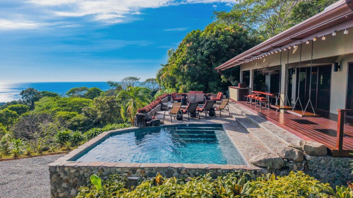 4.6 ACRES – 4 Bedroom Ultra-Private Oceanview Luxury Estate Surrounded by Rainforest!!! - Gallery image 21