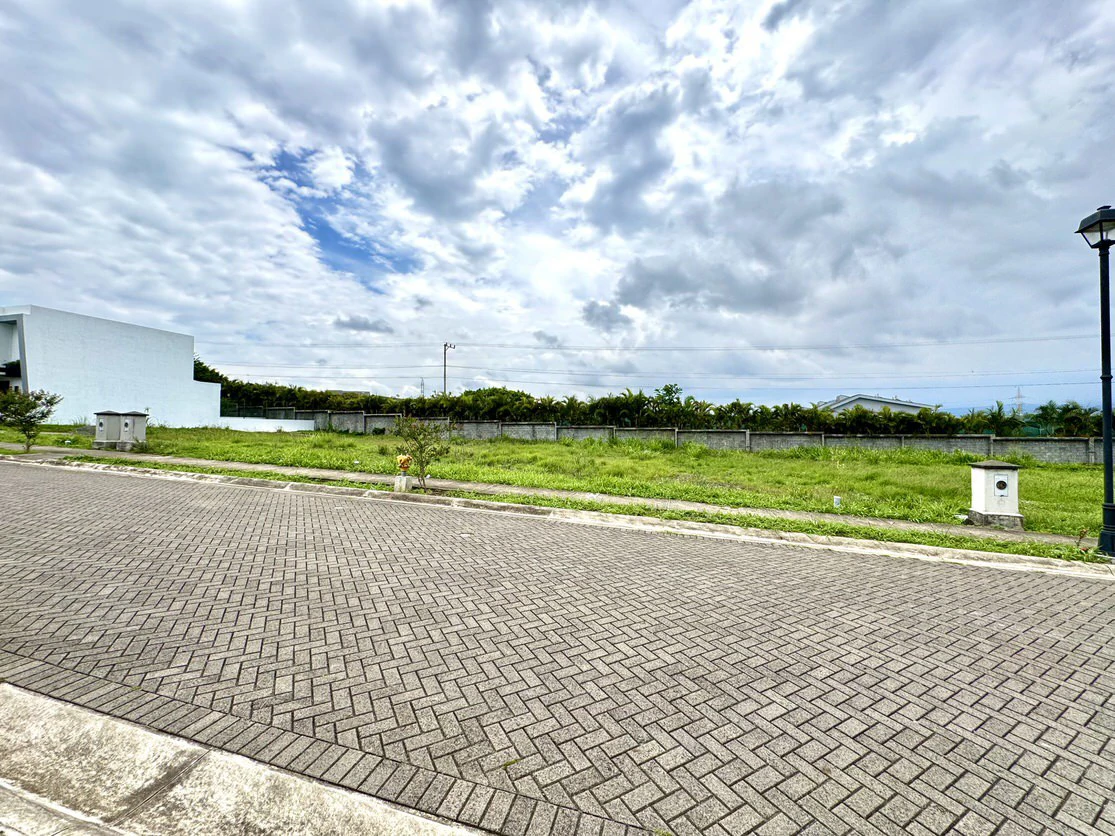 425 m² with Excellent Location - Gallery image 2