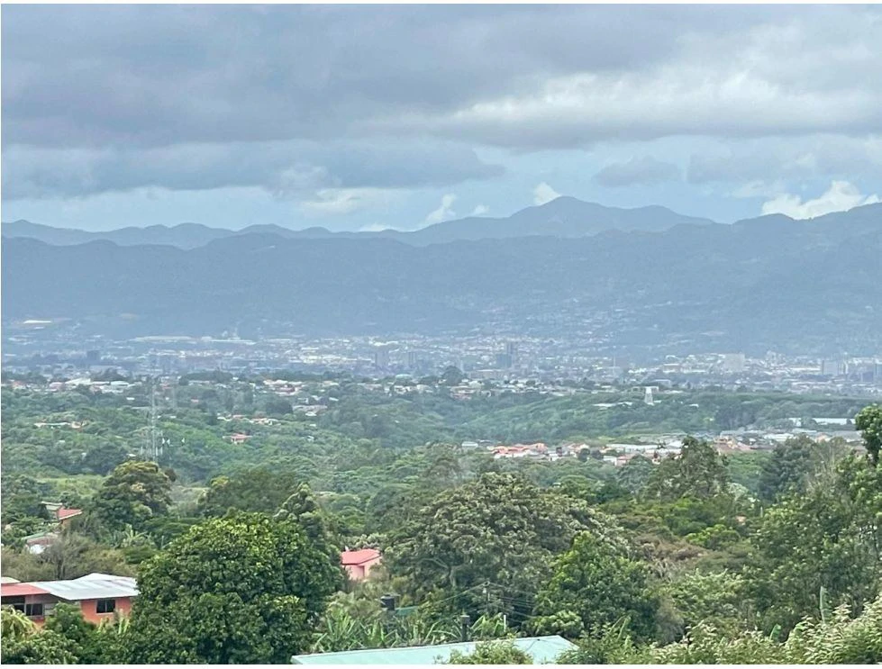 For Sale: This beautiful 1.12-hectare estate in Santa Cecilia de San Isidro de Heredia, on Caricias Street. - Gallery image 2