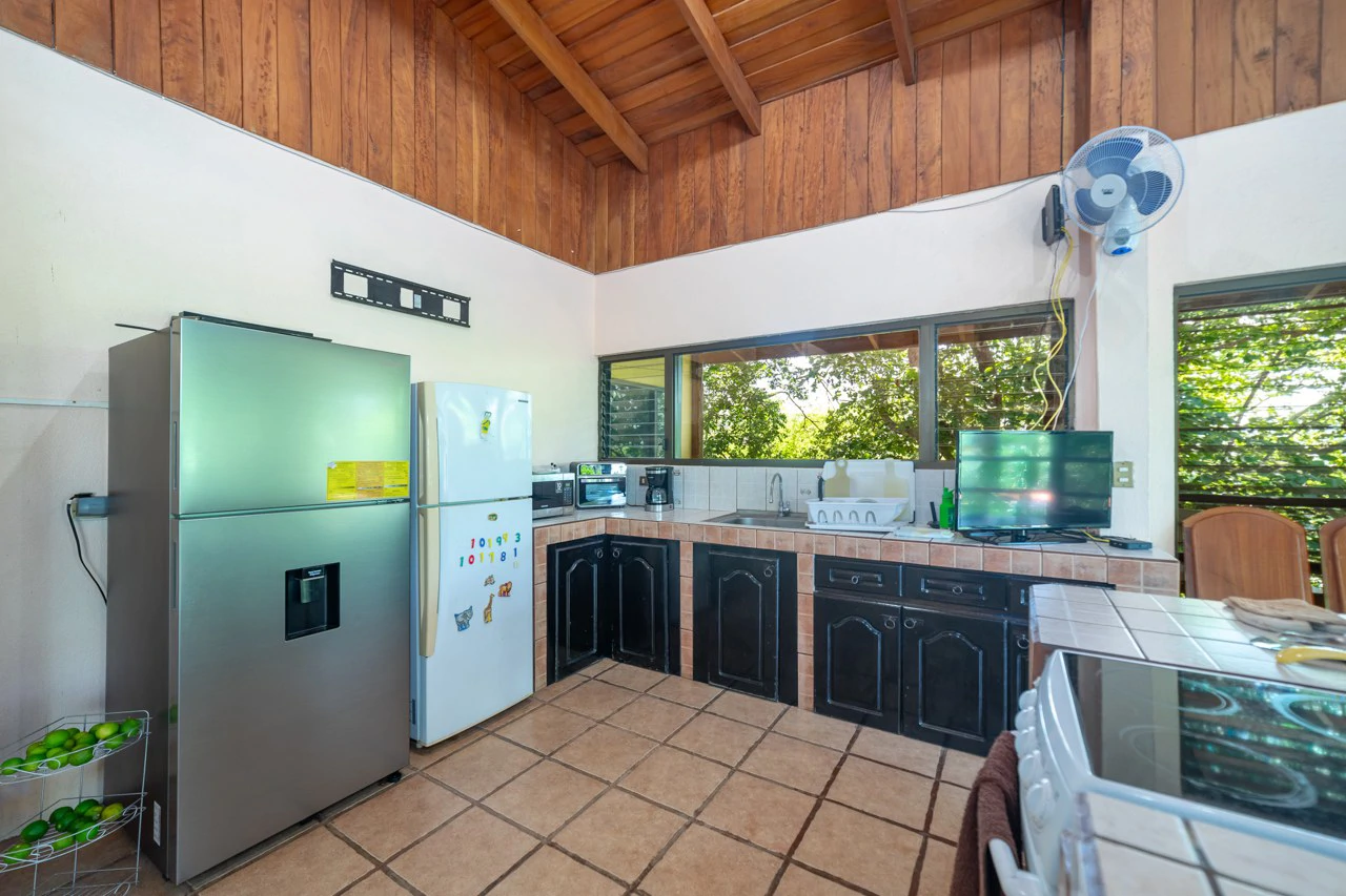 Picturesque Valley View Farm: 14 Acres, Home, Stables and More - Gallery image 7