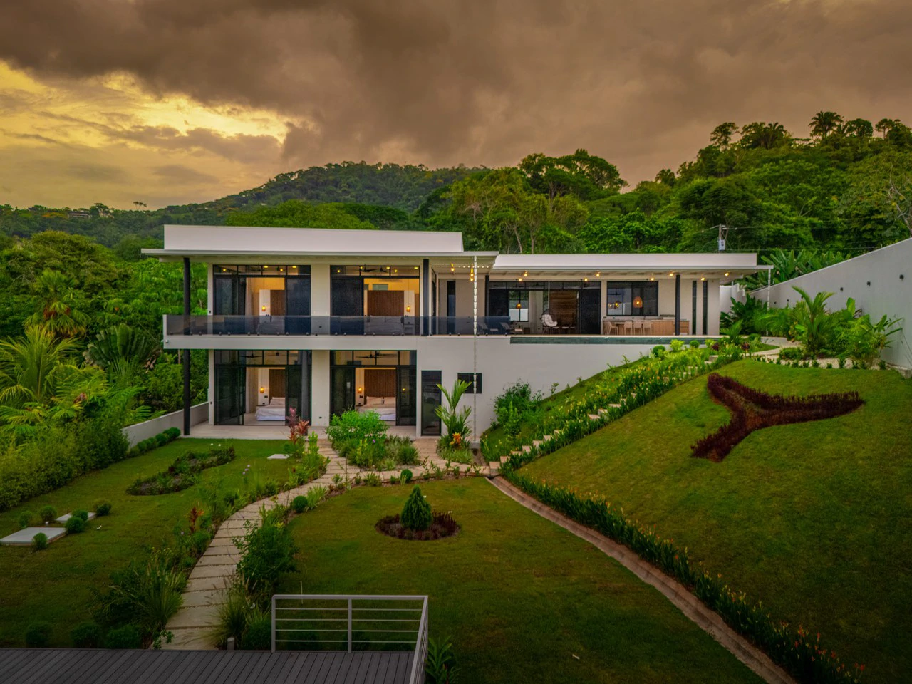 Lion's Gate Sunset Estate - Gallery image 21