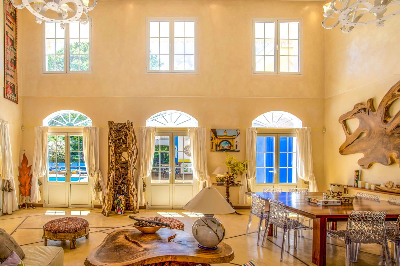 LUXURY PROPERTY HOUSE AND 5 APARTMENT SANTA ANA: Incredible property to live or invest. Ideal for single space. . This beautiful property measures 4857 m2 of lot with a street front of 23m2 and 432 m2 - Gallery image 9