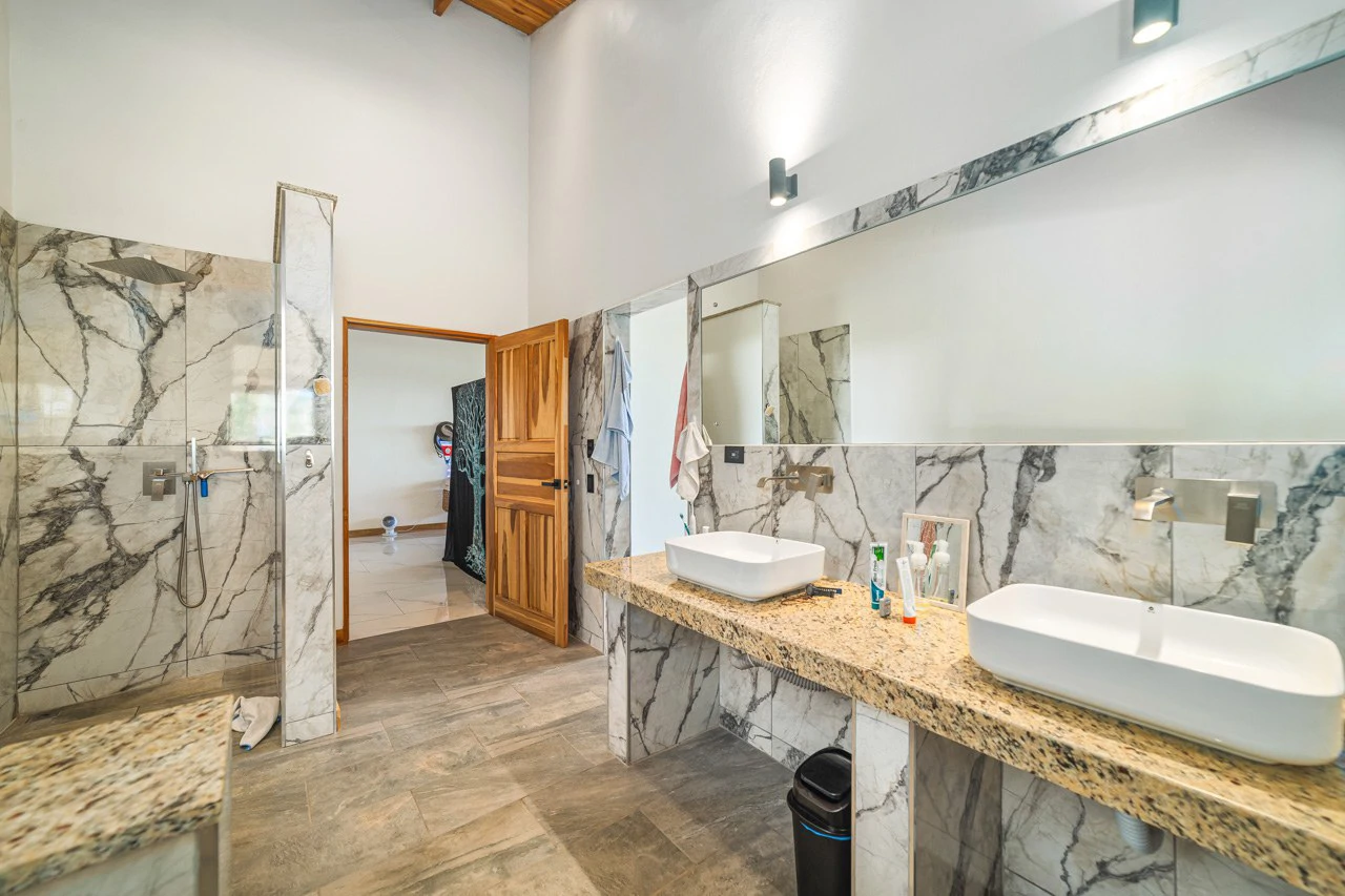 Altos de Socorro: Hilltop Farm with Expansive Ocean Views - Gallery image 14