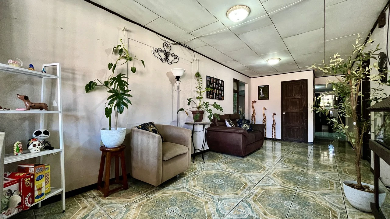 FOR SALE: 2,152 SQFT HOME IN BARRIO UNESCO, PEREZ ZELEDON: PRIME LOCATION 3 MINUTES FROM DOWNTOWN - Gallery image 6