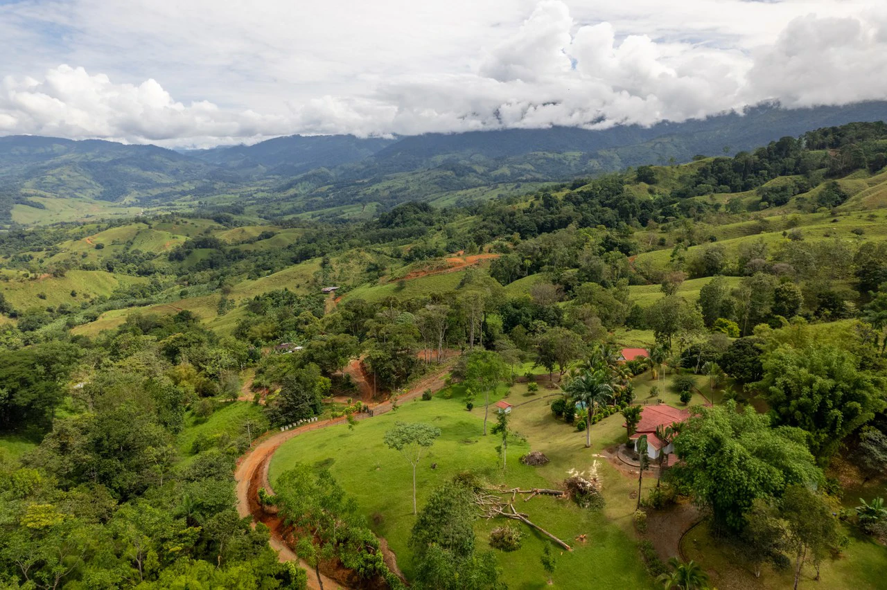 5 Bedroom Mountain Retreat Minutes from the Beach Platanillo Costa Rica - Gallery image 75