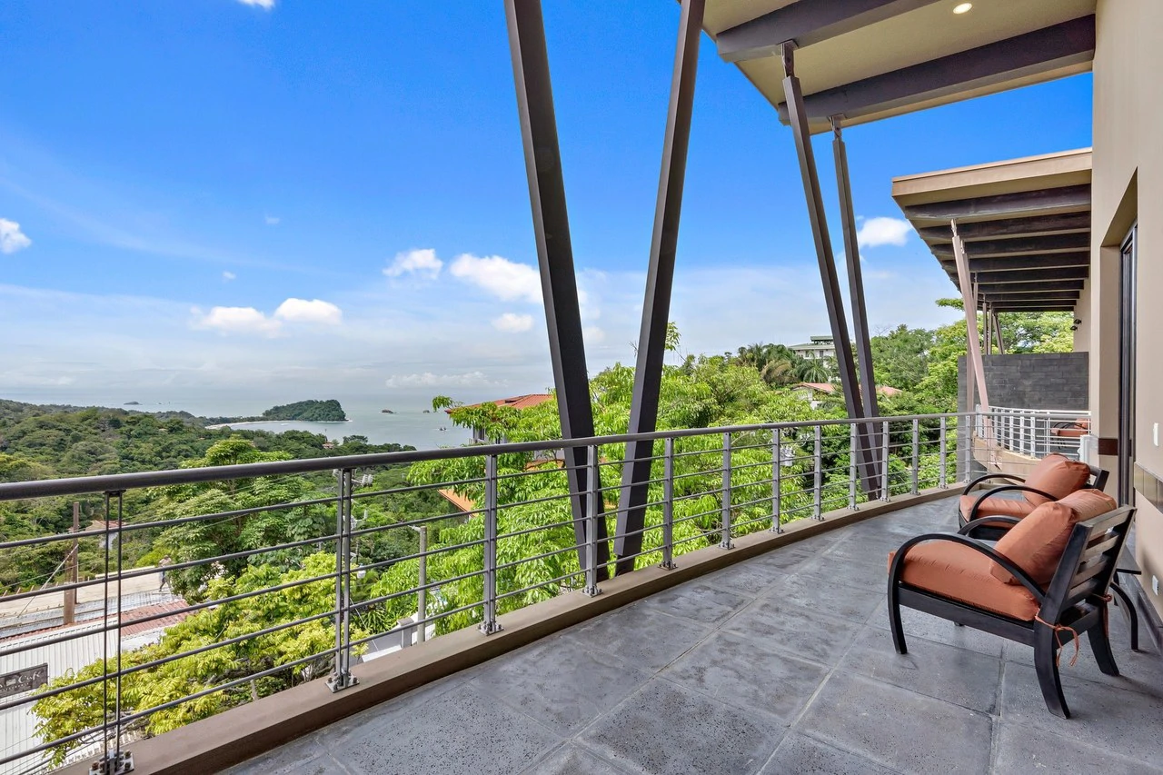 Penthouse: Live in the number one luxury development with private beach in the national reserve of Manuel Antonio - Gallery image 3