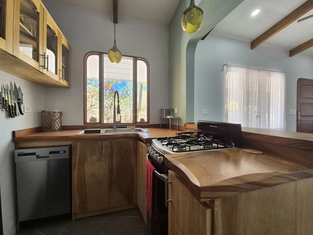 Casa Dulce Sueño: Charming 4-Bedroom Renovated Home with Brand New Pool in Peaceful Santo Domingo, close to Samara Beach - Gallery image 12