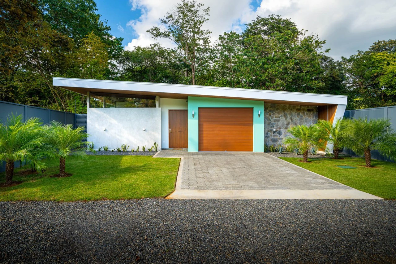 Amazing New Villa Cayman: Solar Powered and Walk to the Beach in Uvita! - Gallery image 31
