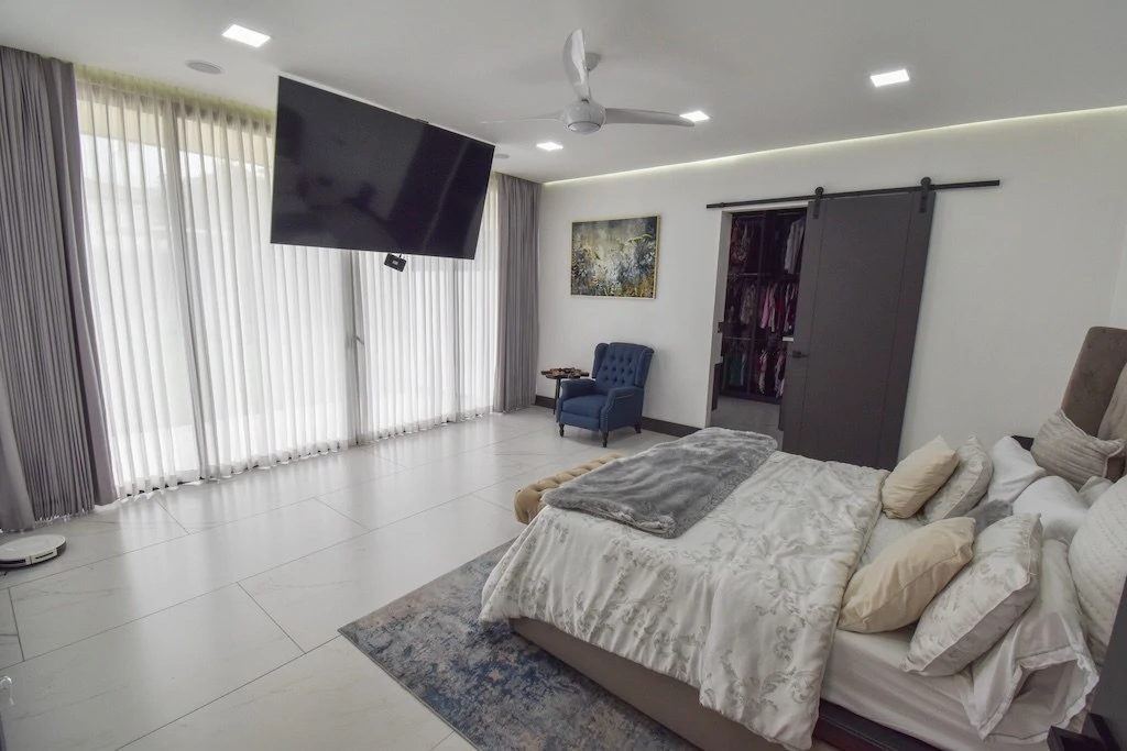House For Sale in Lindora - Gallery image 14