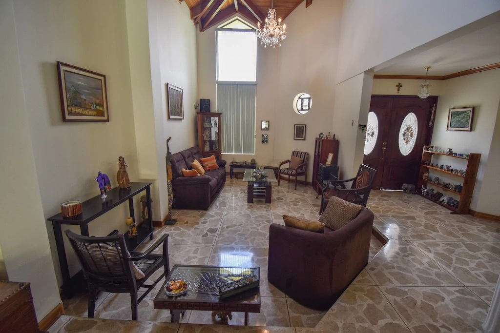 House For Sale in Trejos Montealegre - Gallery image 5