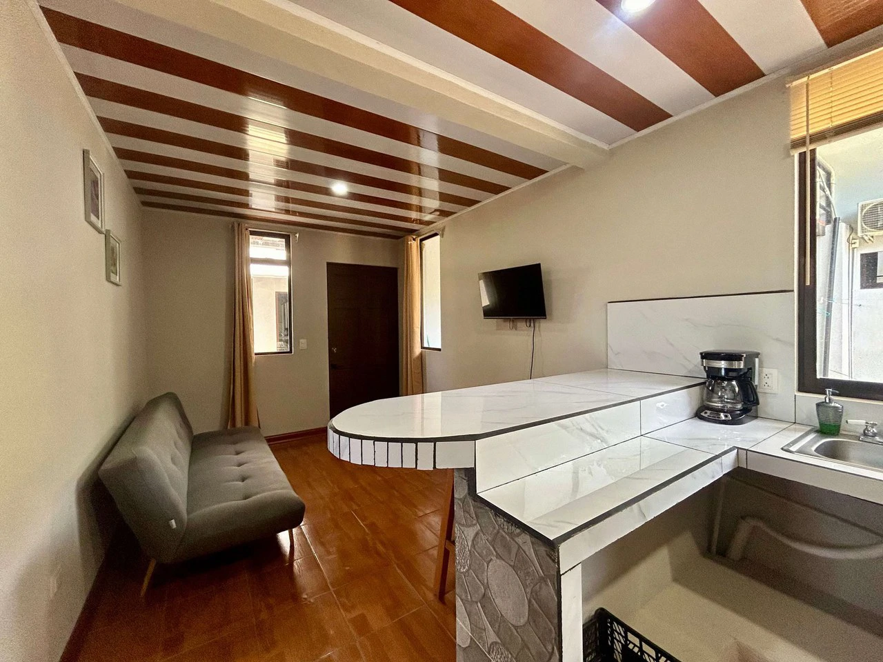 8-Unit Apartment in Bahía, Walking distance to the Beach - Gallery image 15