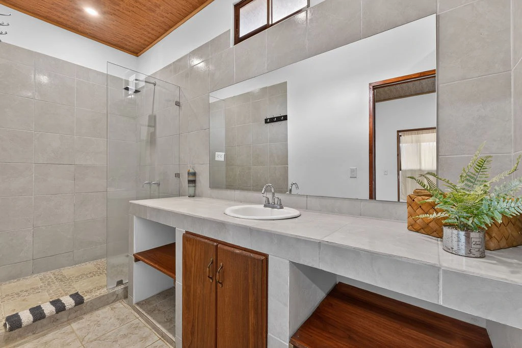 Villa Los Monos: High-Income 9-Unit Rental Property Near Playa Grande - Gallery image 57