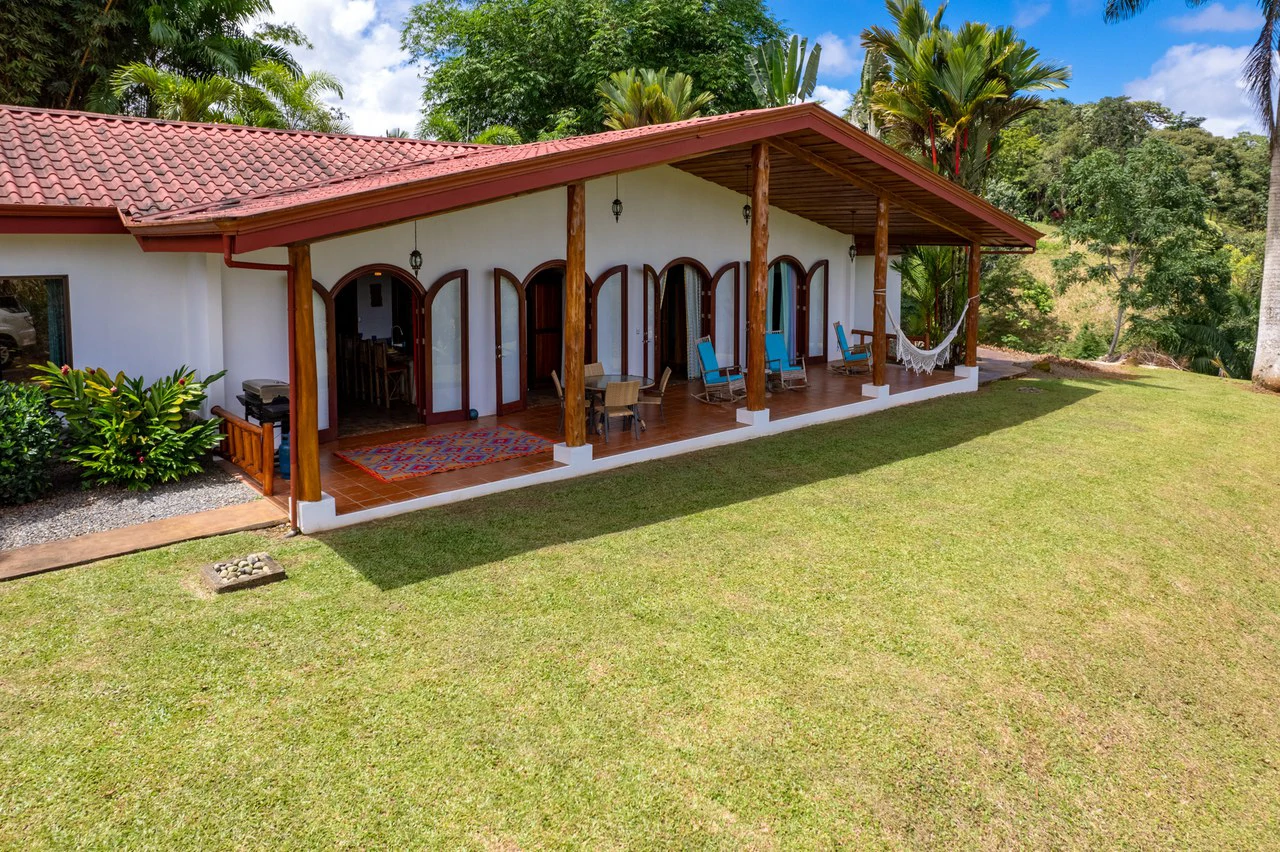 5 Bedroom Mountain Retreat Minutes from the Beach Platanillo Costa Rica - Gallery image 13