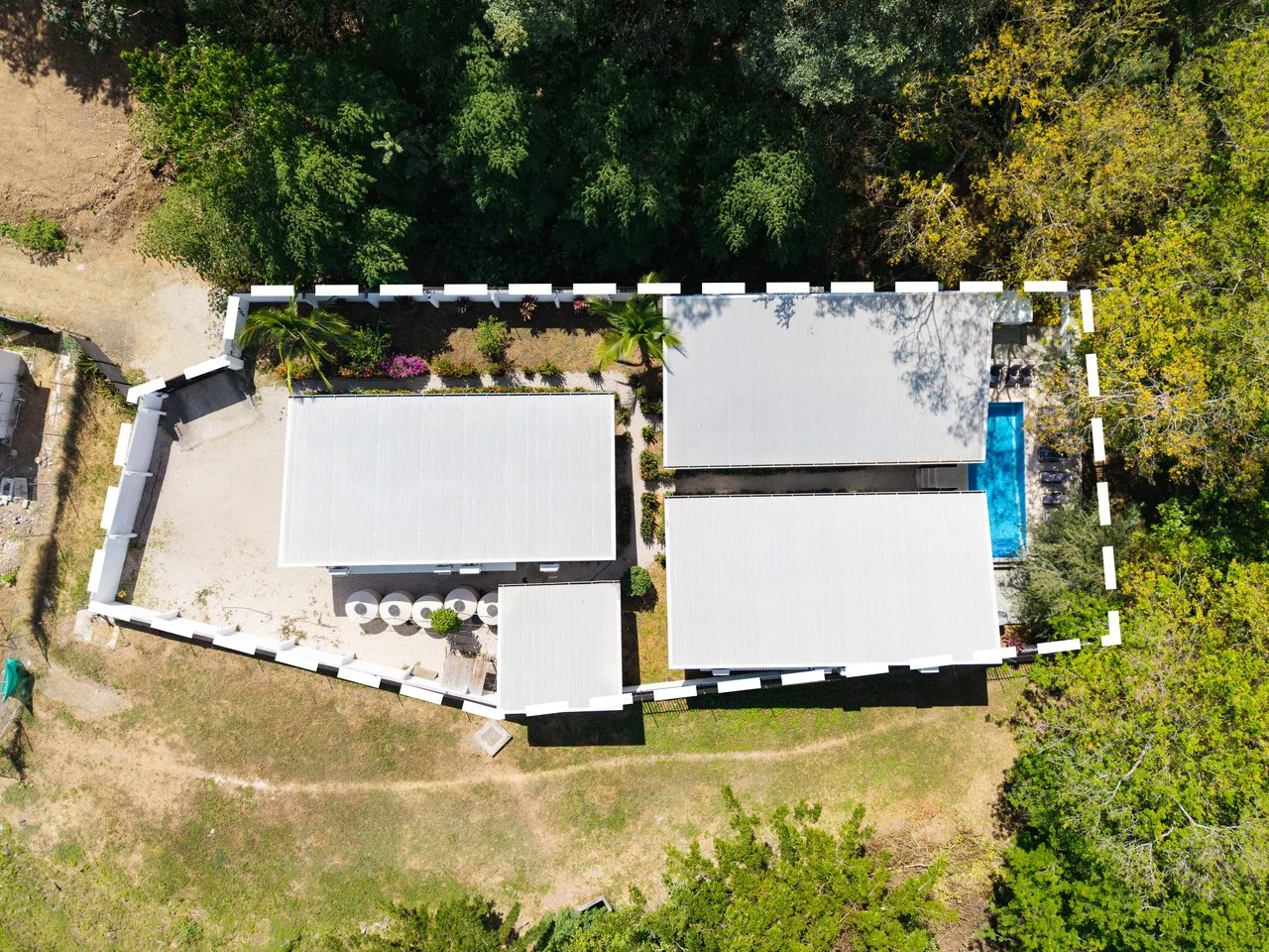Three Mermaids: Beachfront 10-Bedroom Pod-Style Residence with Pool in Playa Flamingo - Gallery image 54