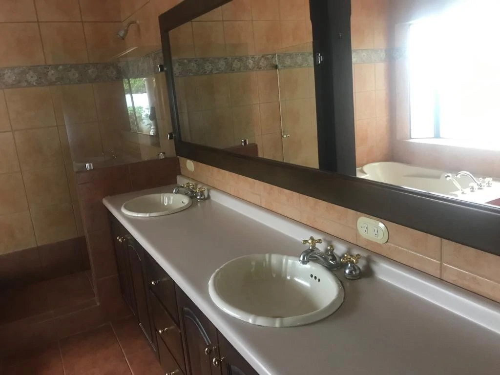 House For Sale in Pozos - Gallery image 5