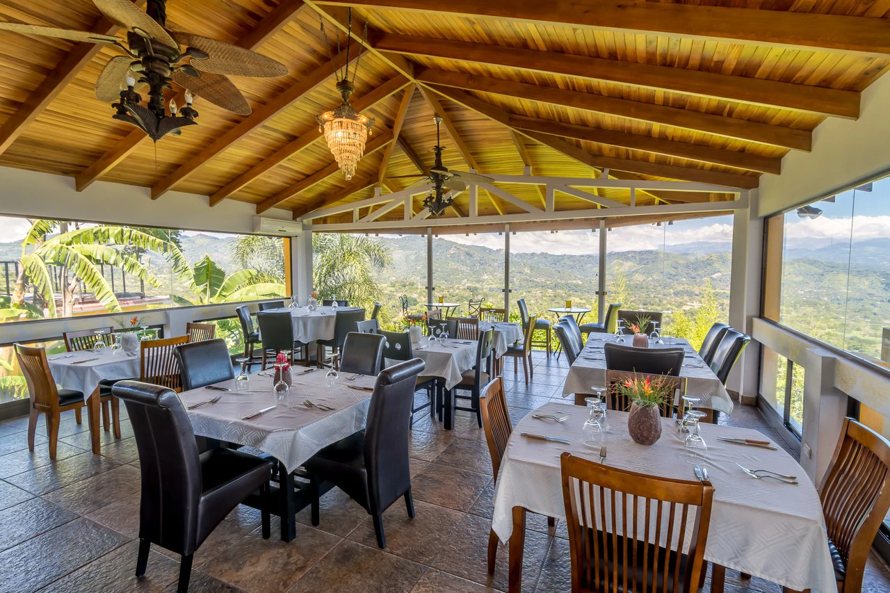 BARONS RESORT BOUTIQUE HOTEL: HOTEL BAR & RESTAURANT - Gallery image 16