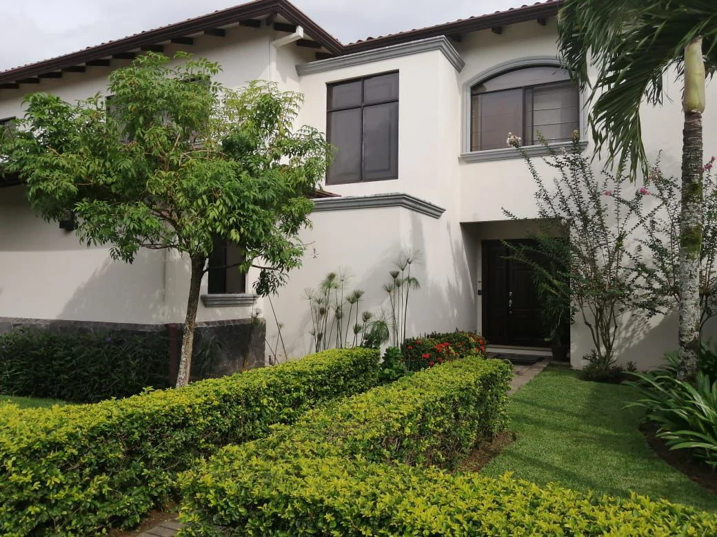 House For Sale in Lindora