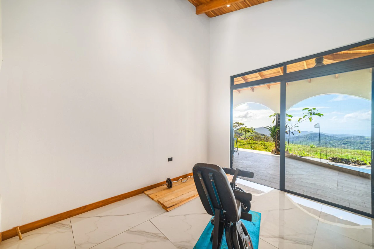 Altos de Socorro: Hilltop Farm with Expansive Ocean Views - Gallery image 13