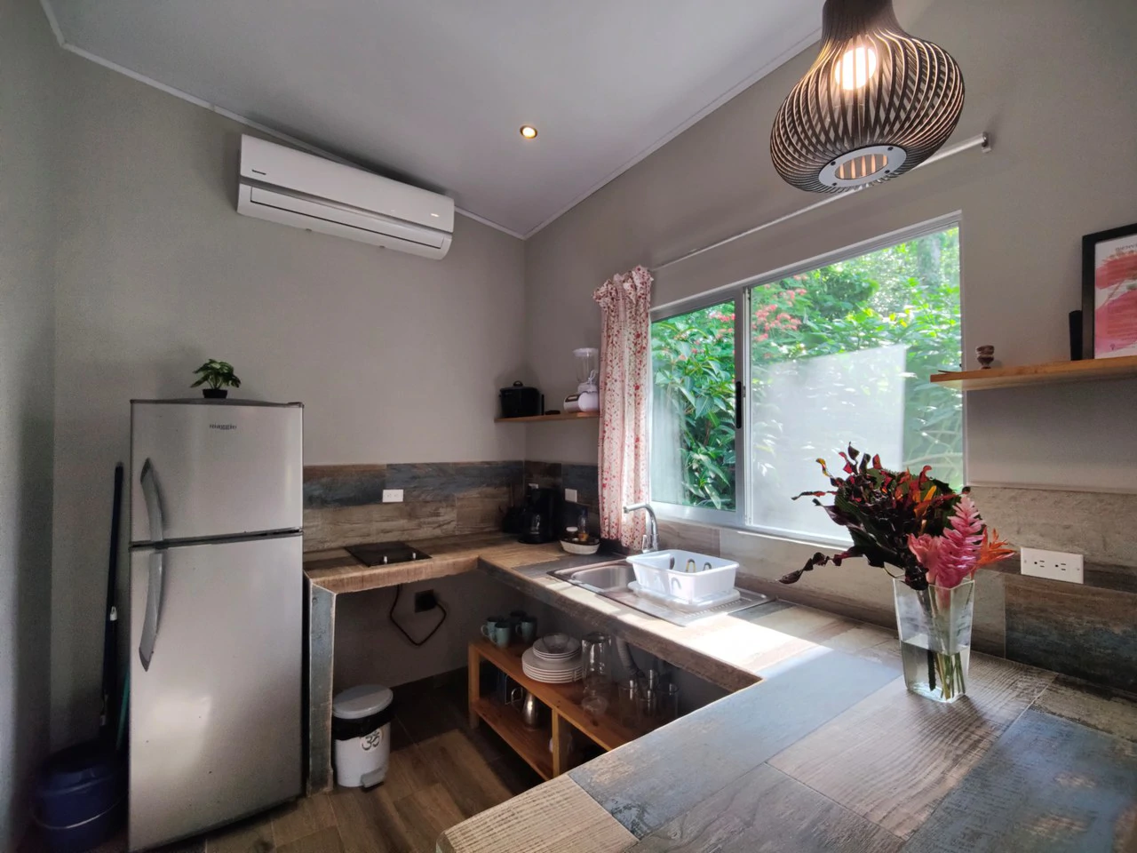 Sibo House - Boutique Hotel: Four Modern Independent Guest Suites in Playa Negra, Steps to the Beach - Gallery image 13