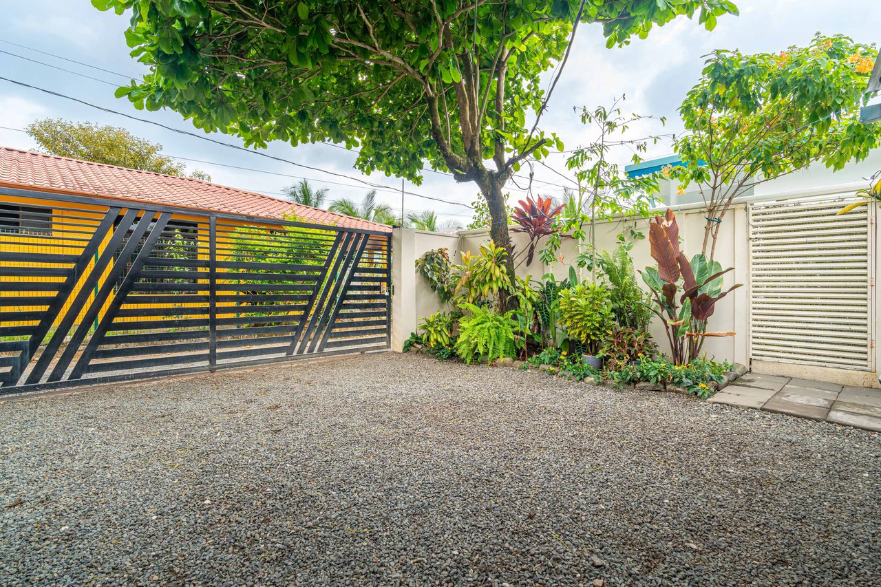 3 Bed Main Home with Two Rental Villas, Walk to Beach in Uvita! Fantastic Location! - Gallery image 16