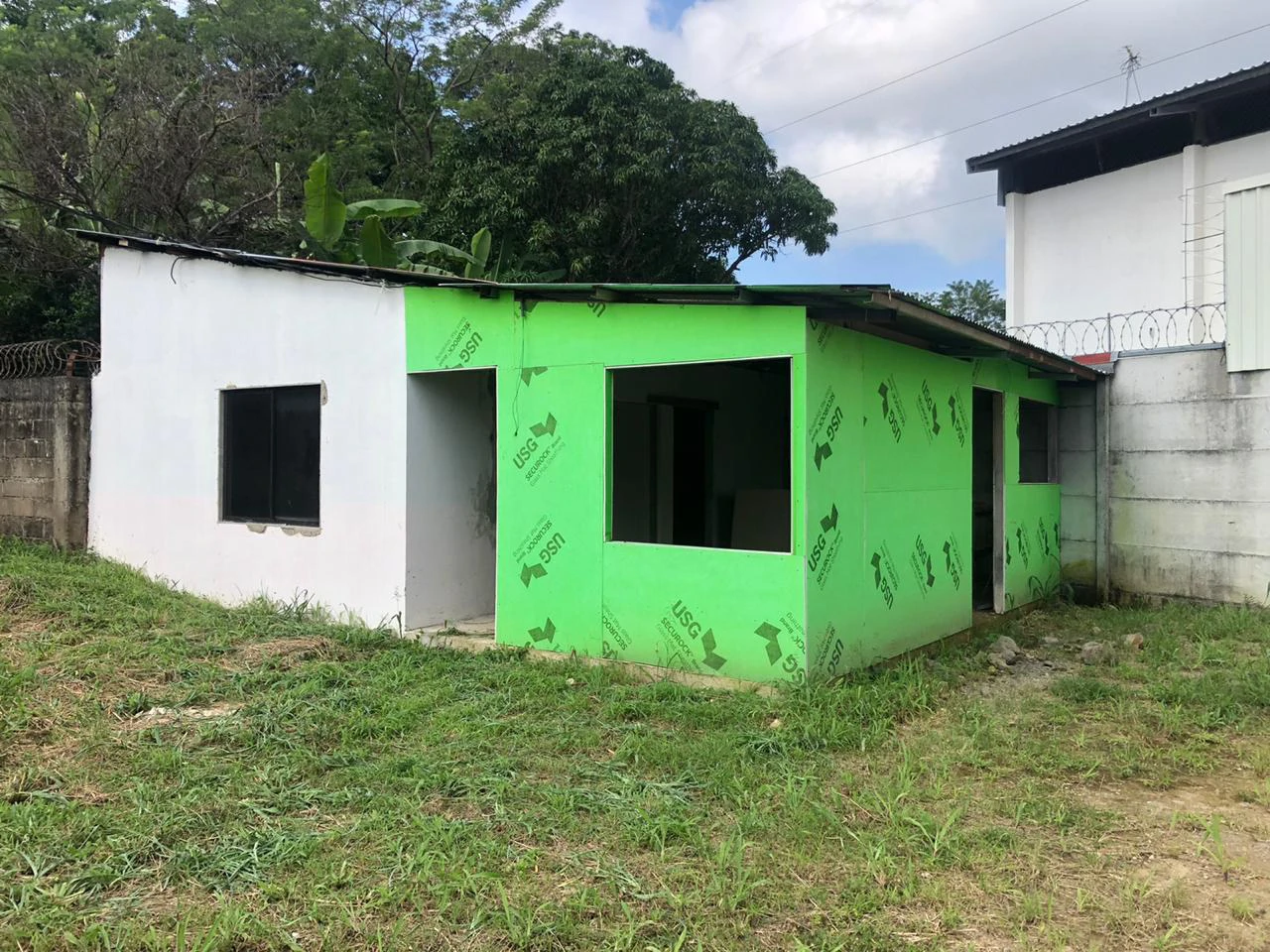 Large Commercial House, in front of Inter-American Highway and Mall in Liberia - Gallery image 19