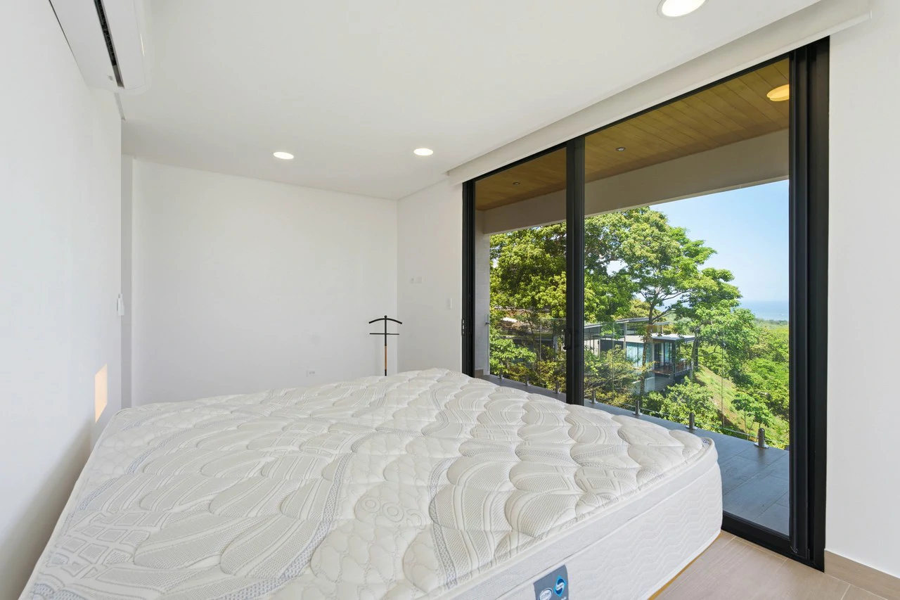 Casa Flores del Mar: Brand-New Contemporary Living with Pacific Ocean Views in Playa Grande - Gallery image 11