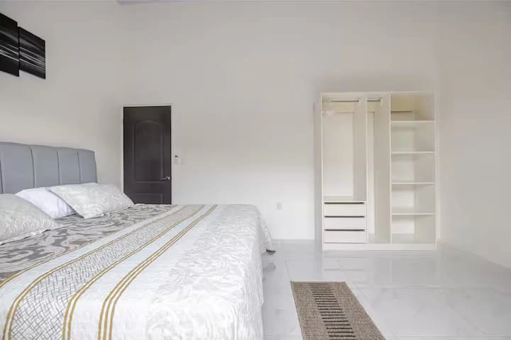 Butterfly Wings House 3 Bed 2 Bath Walking Distance To Town - Gallery image 17