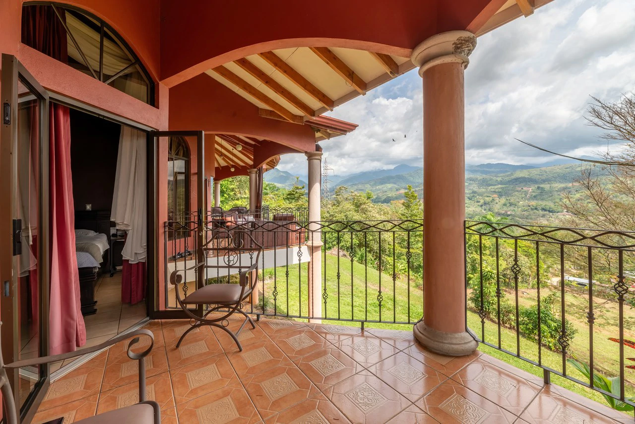Spacious 5-Bedroom Colonial Home with 4 Bathrooms | La Bonita, Rivas - Gallery image 7