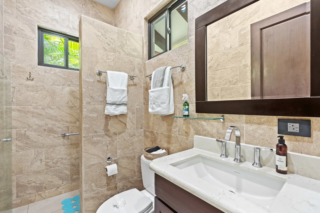 Pura Vida House: 6 bedroom 6 Bathroom Rental Juggernaut in Gated Community - Gallery image 16