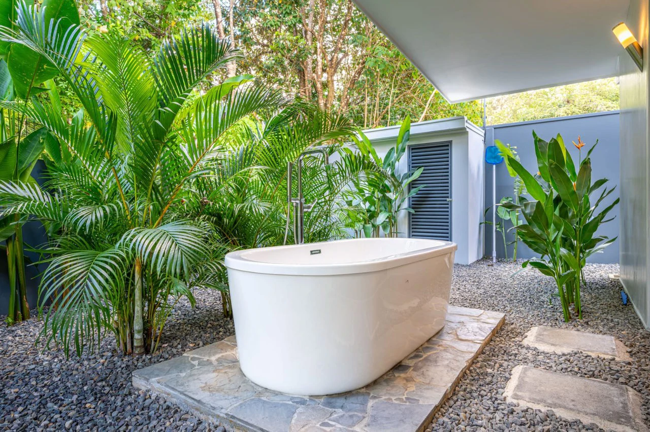 Amazing New Villa Cayman: Solar Powered and Walk to the Beach in Uvita! - Gallery image 55