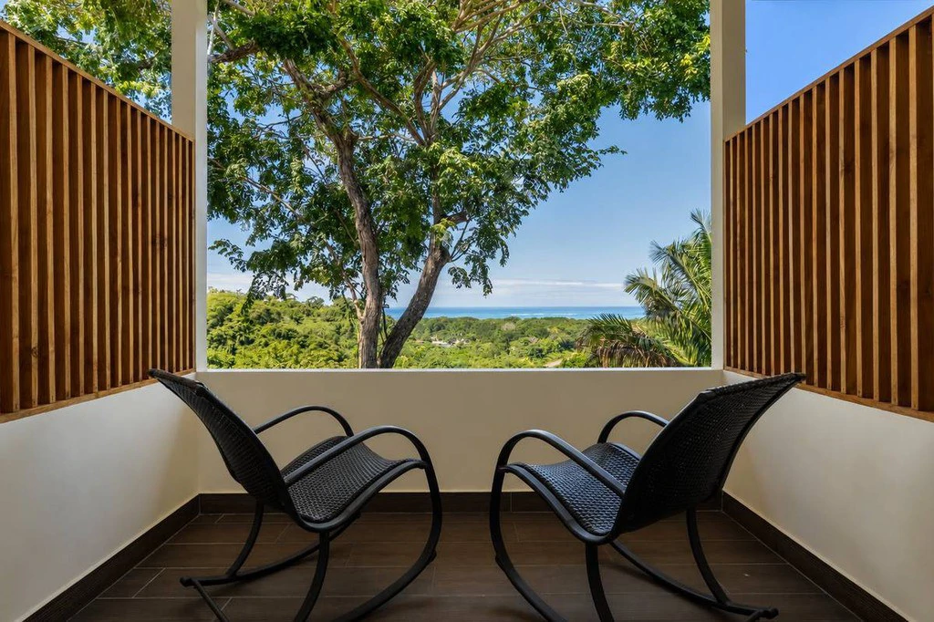 Samara Vista - Villa & Lodge: Exceptional Ocean-View Luxury Estate with Multiple Residences, Expansion & Income Potential - photo 19