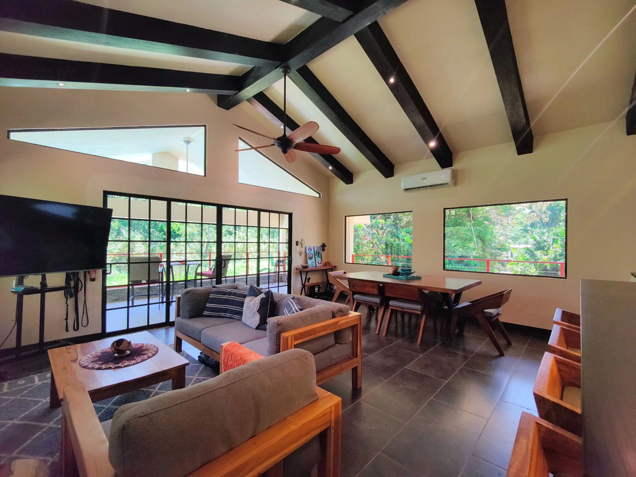 Penshurt Riverside Oasis: Stunning Riverside Property with 2-Bedroom Home and Additional Apartment - Gallery image 7