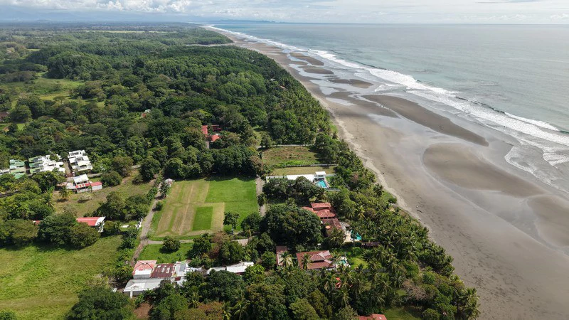 Villa del Mar, one block from the beach in Bejcuo: Fully titled half acre property with 2 level home - Gallery image 4