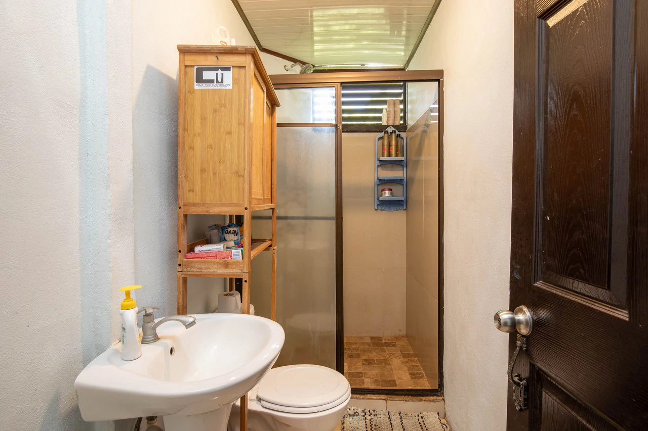 Apartment Hotel with Owners Suite, Fantastic Oportunity for Hostel in Uvita - Gallery image 20