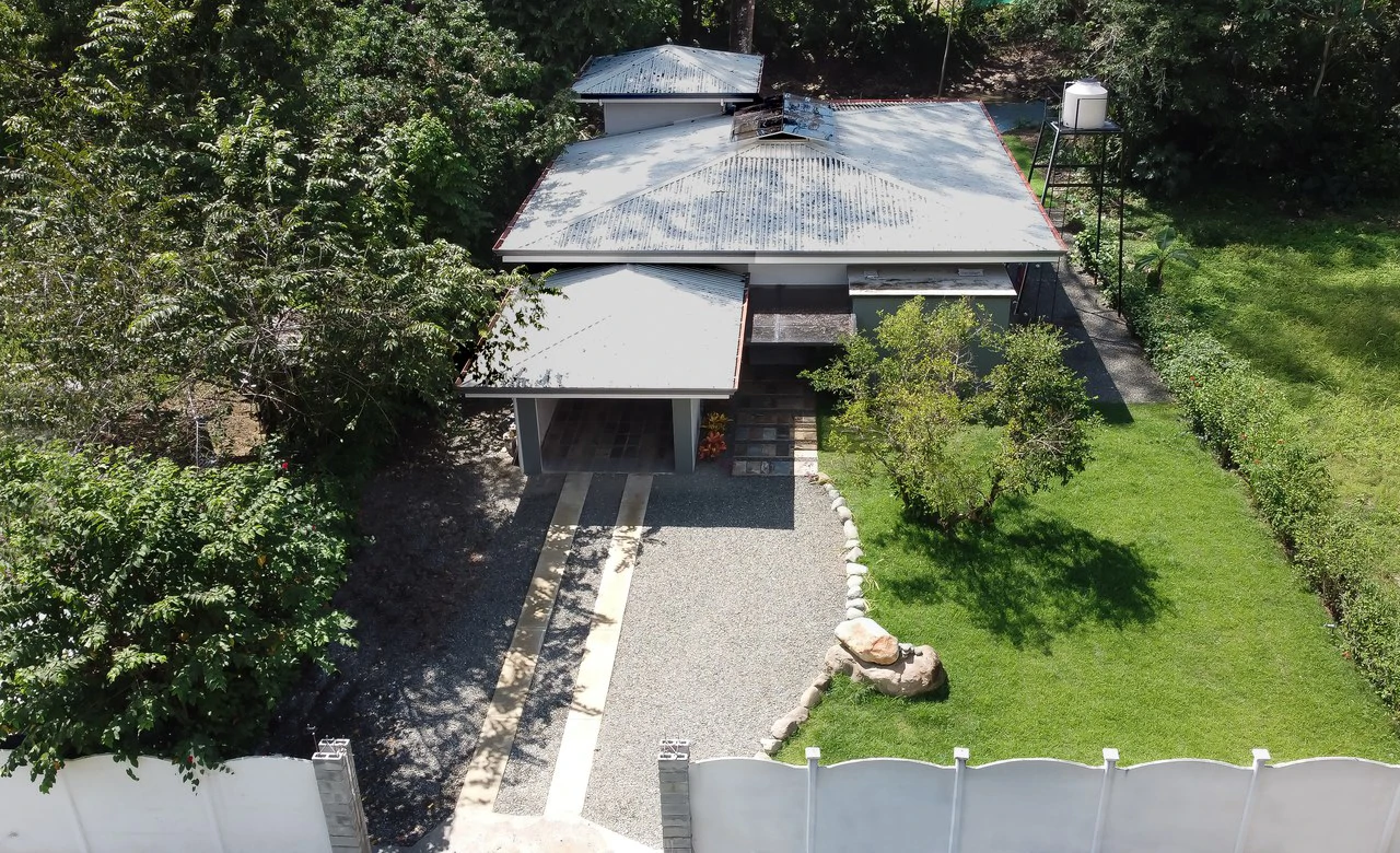 BRAND NEW 3-bedroom home, 5 minutes to Dominical Beach. - Gallery image 4