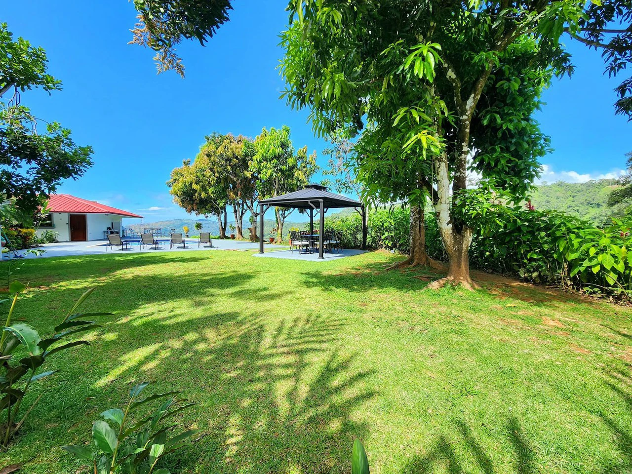 2.8 ACRES – 10 Income Producing Condos with a Pool and Spectacular Ocean and Mountain Views! Gated Community of Cascada Azul, 15min to Dominical Beach!!!: Near the Coast, Mountain and Countryside Apar - Gallery image 22
