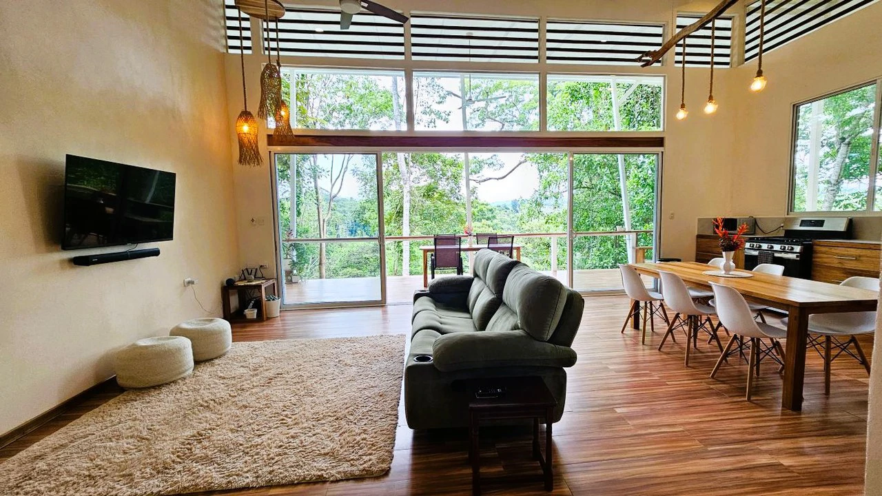 Private Hilltop Home:  with Sweeping Jungle Views & Pool - Gallery image 11