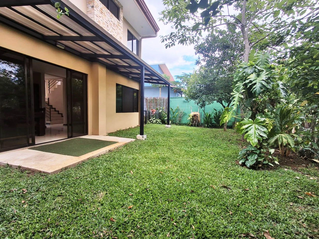 Urgent - Fire Sale!: Modern Home in Gated Montezuma - Gallery image 3