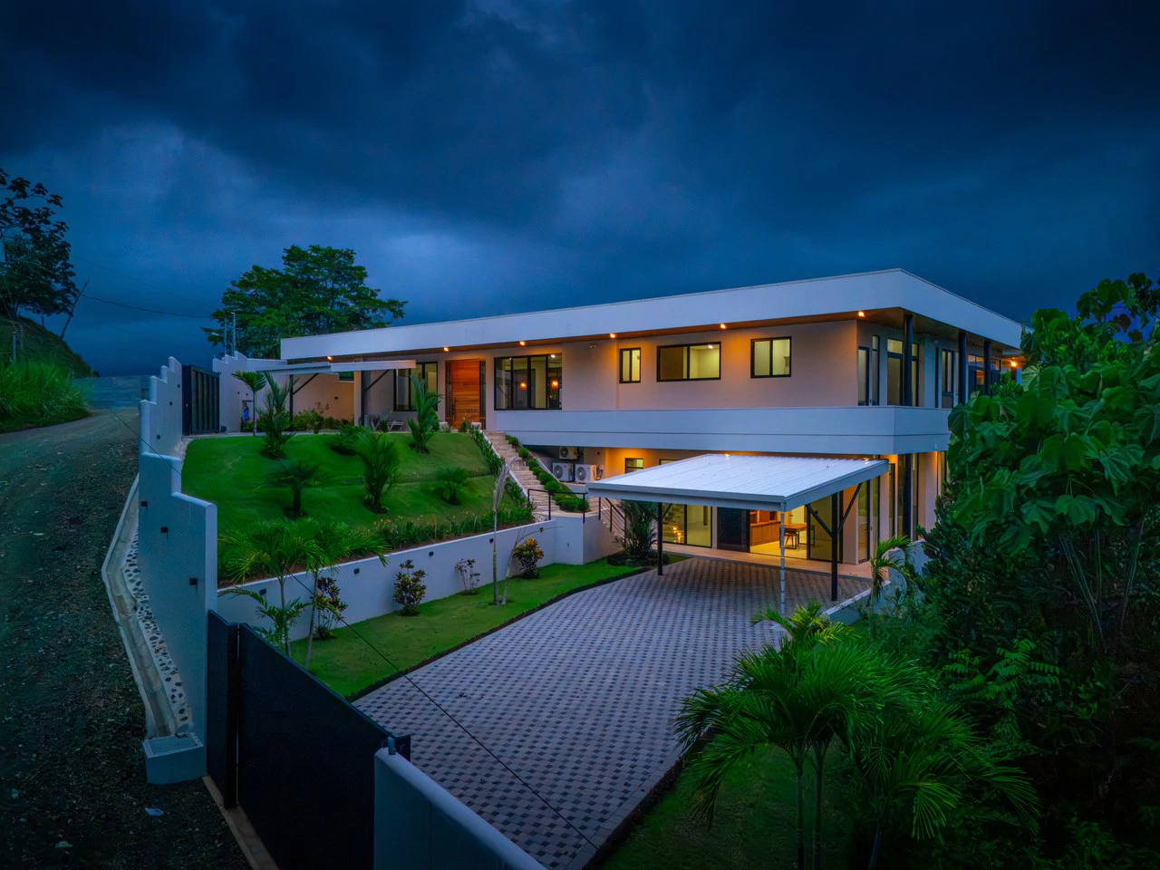 Lion's Gate Sunset Estate - Gallery image 36