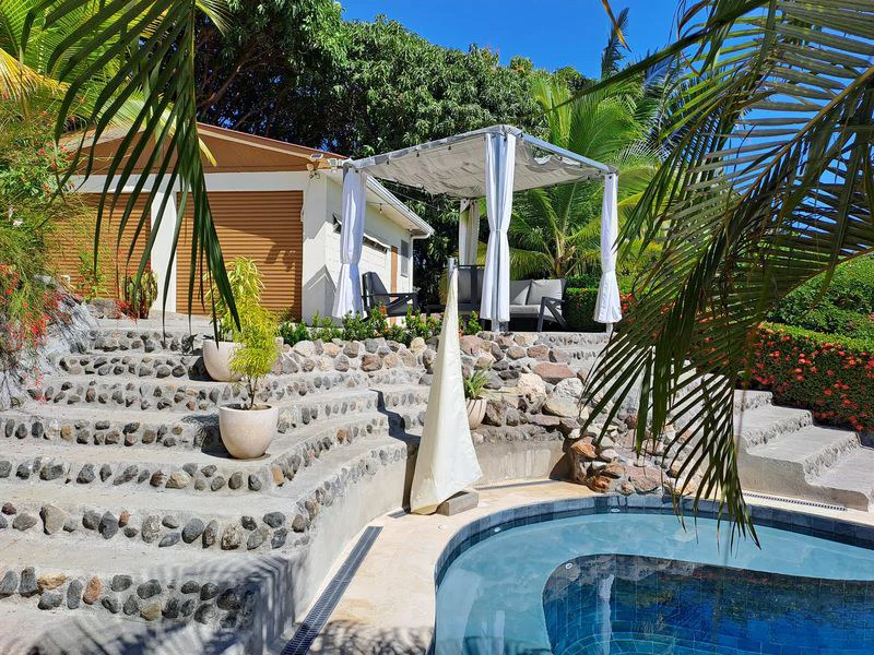 Casa Bella Montana: Charming Mountain View Home - a Slice of Paradise with Spectacular Mountain Views, New Custom Salt Water Designer Pool, and Detached 2 Car Garage with Workshop - Gallery image 9
