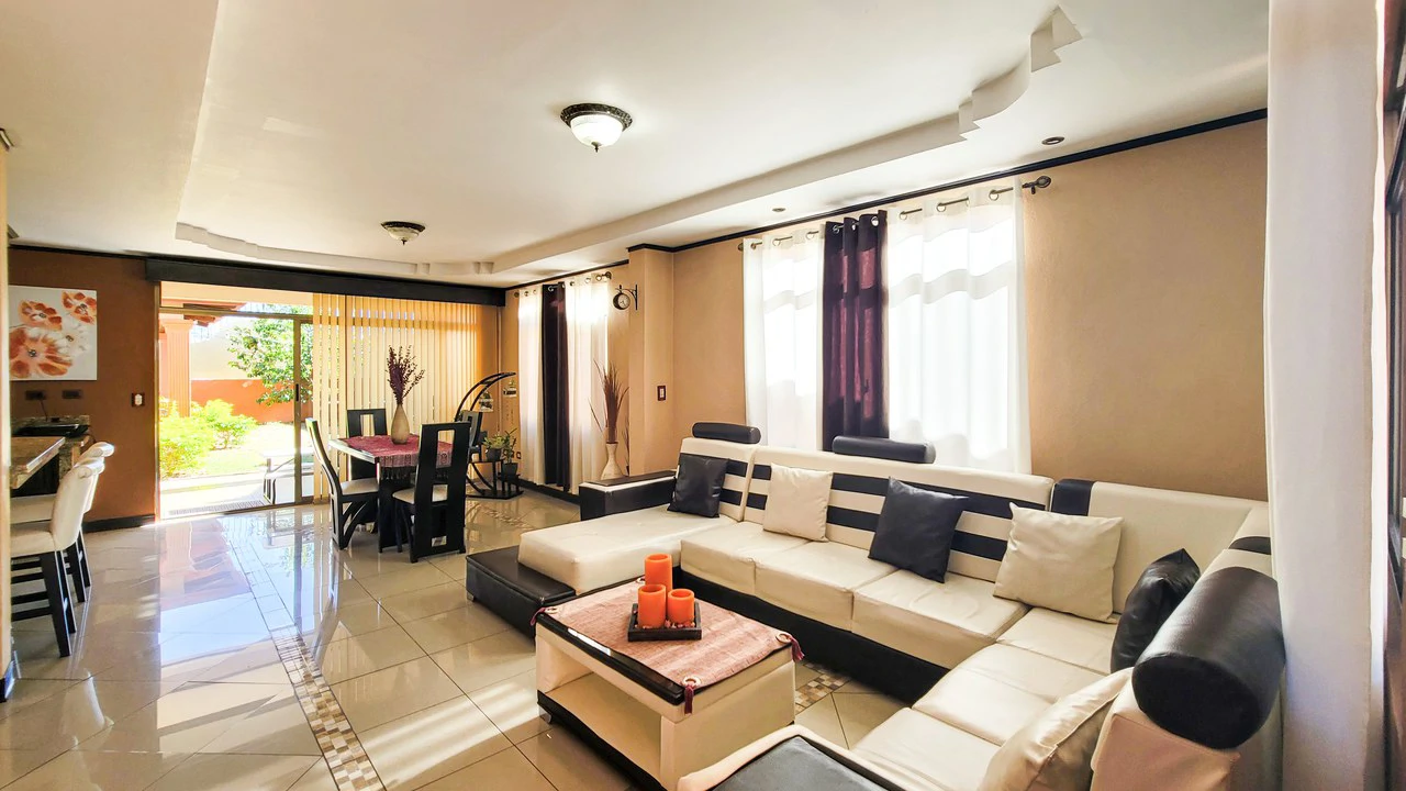 Exclusive property in condominium 5 minutes from the Center of Grecia - Gallery image 7