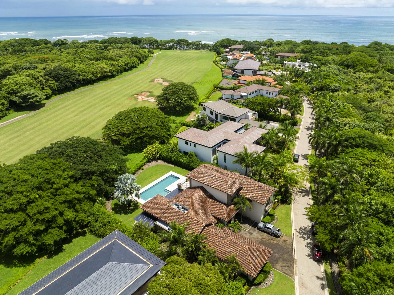 La Dulce Vida 7: Exclusive 5-Bedroom Mansion in La Dulce Vida, Hacienda Pinilla. Unmatched Elegance & Privacy - Gallery image 35