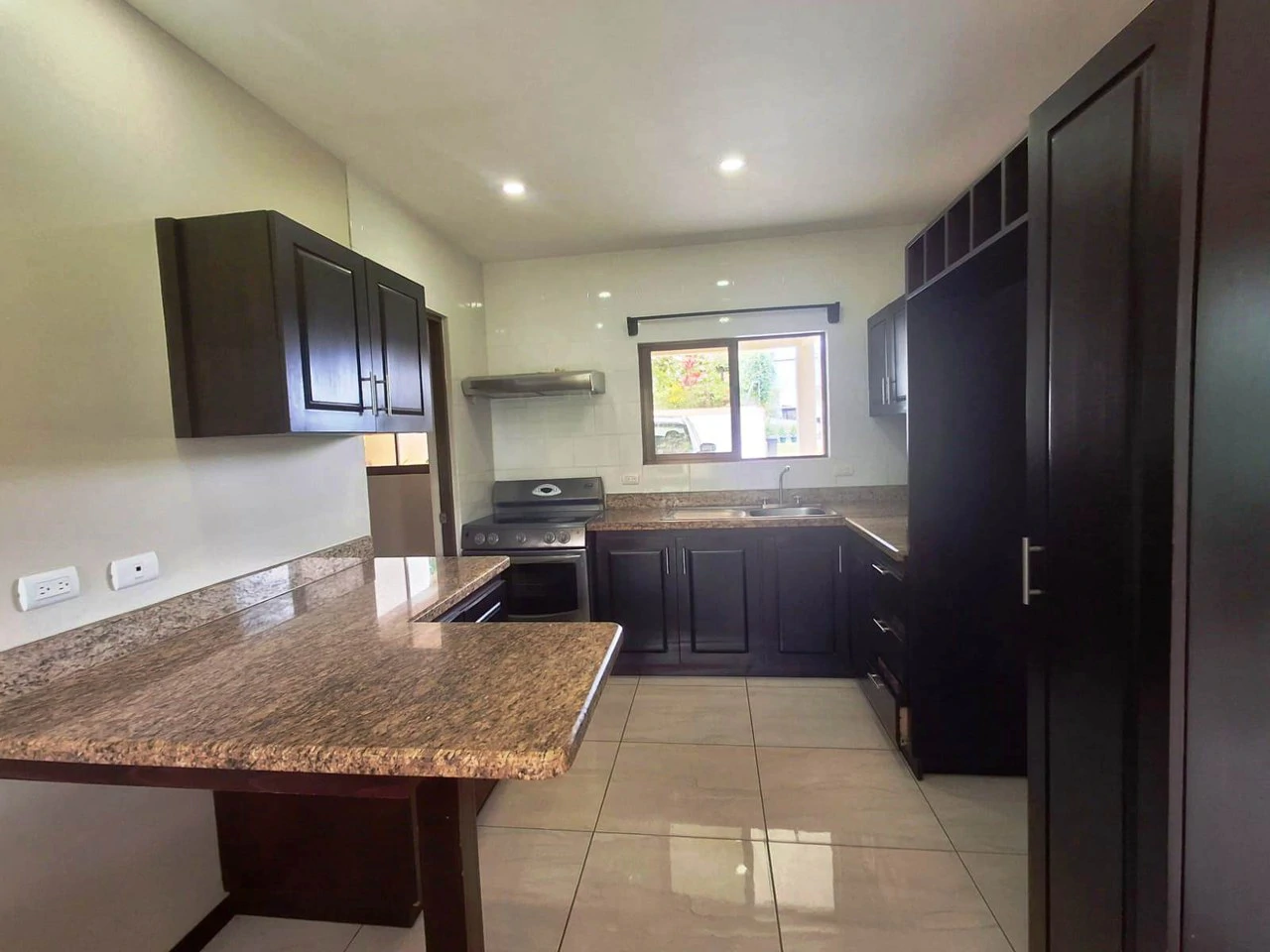 Urgent - Fire Sale!: Modern Home in Gated Montezuma - Gallery image 5